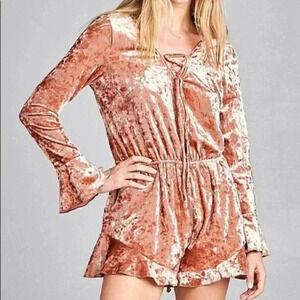 🆕Velzera Bell Sleeve Velvet Lace-Up Romper🆕